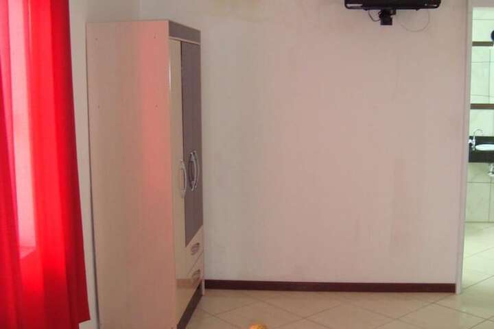 Room 12 of 32