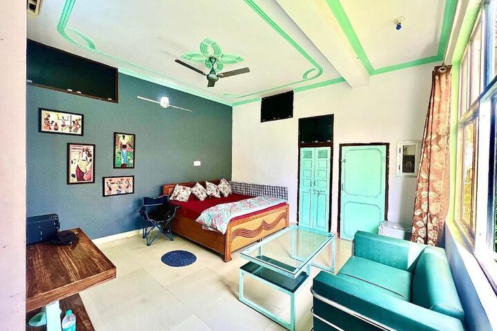 Room 4 of 63