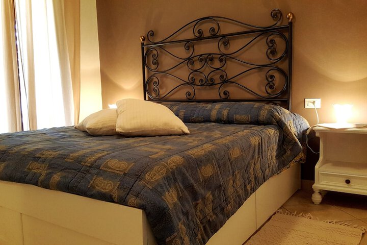 Room 6 of 17