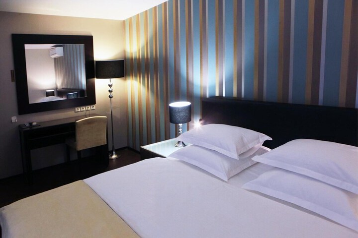 Room 17 of 62