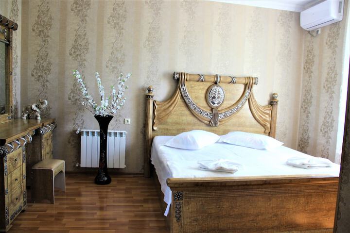 Room 4 of 17