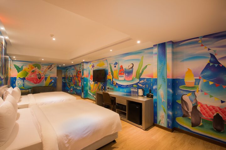 Room 5 of 96