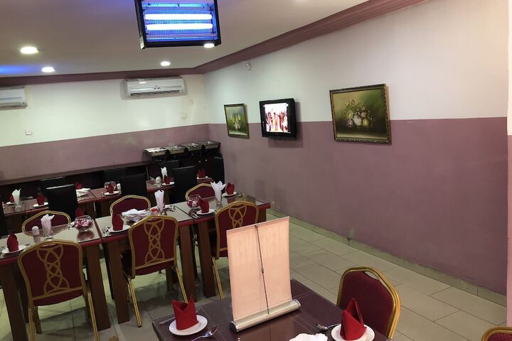 Dining 39 of 44