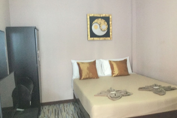 Room 8 of 35