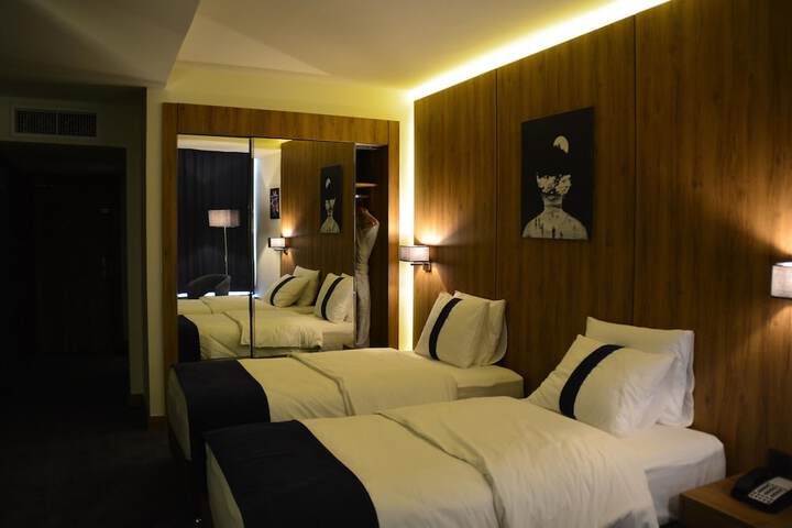 Room 7 of 36