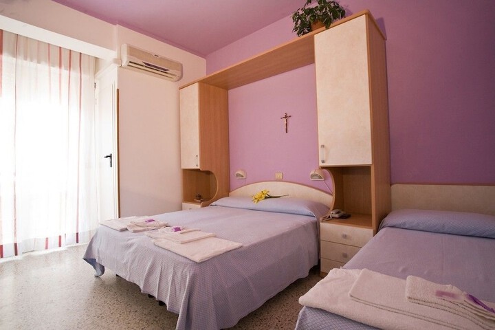 Room 7 of 32
