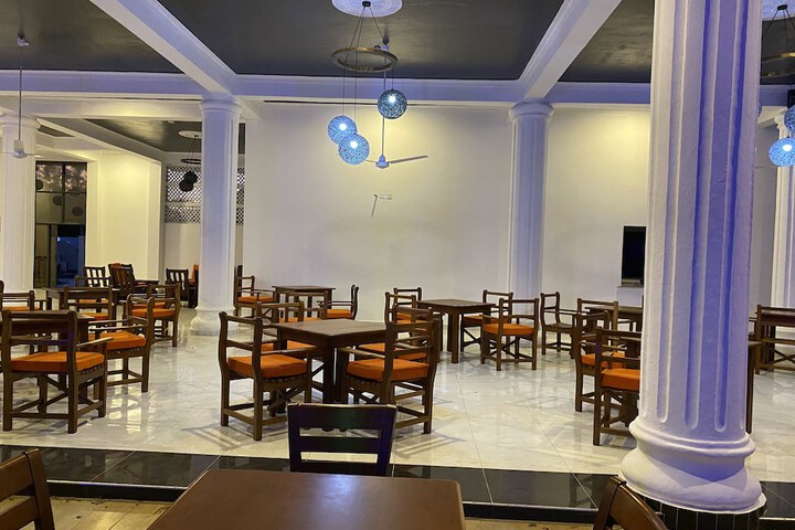 Dining 70 of 103