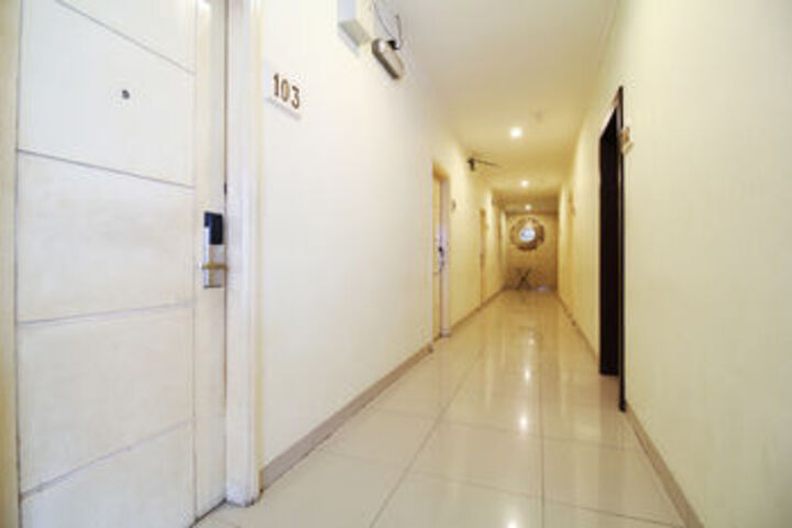 Ballroom/Hall 10 of 28