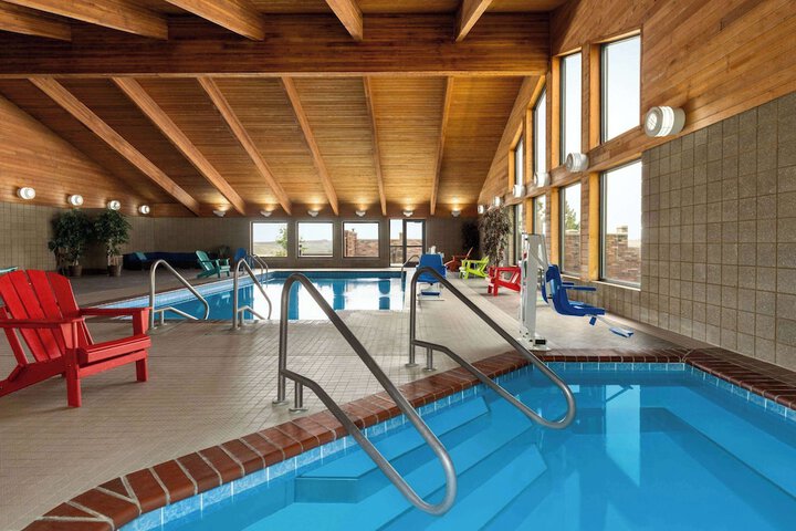 Pool 44 of 60