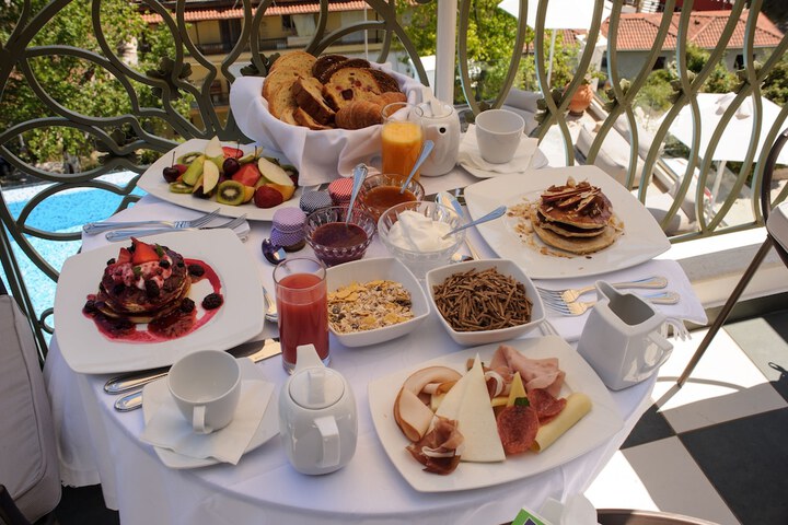 Breakfast/Coffee Service 98 of 109
