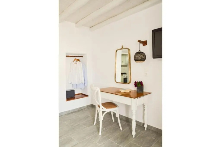 Room 3 of 16