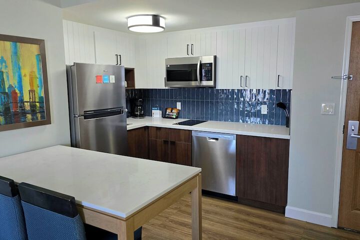 1 Queen Bed Studio Suite Studio Full Kitchen (5 of 14)