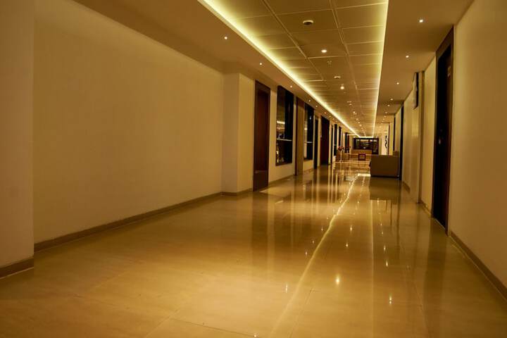 Ballroom/Hall 41 of 51