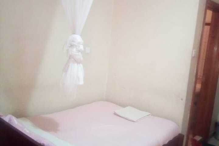 Room 4 of 12