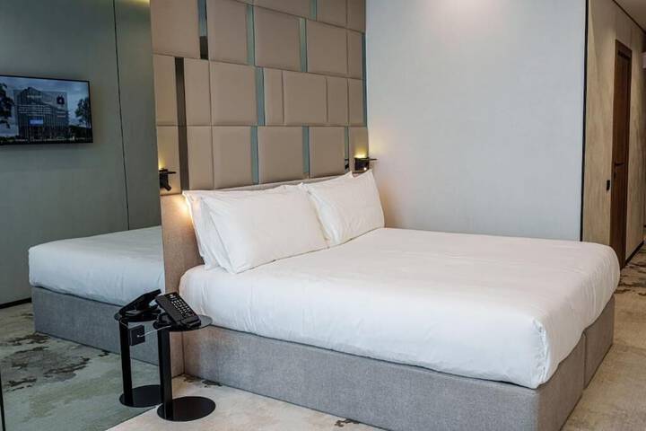 Room 8 of 18