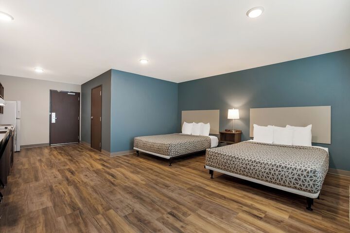 1 Queen Bed (18 of 32)