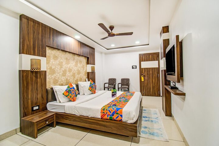 Room 13 of 27