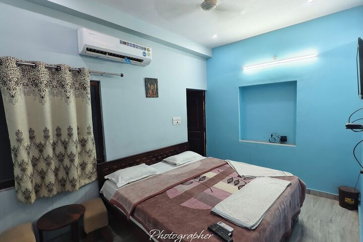 Room 5 of 11
