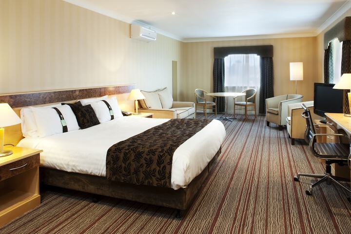 Room 2 of 32