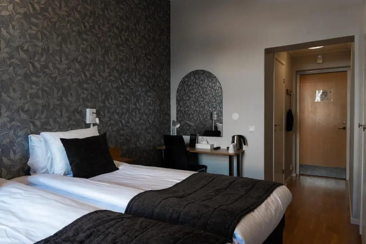Room 2 of 8