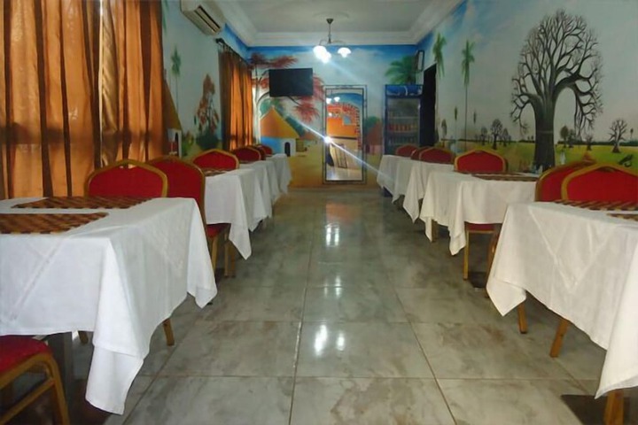 Dining 20 of 21