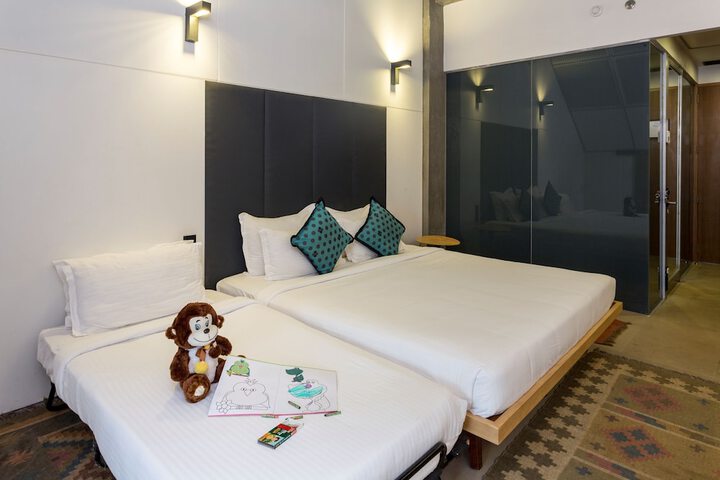 Room 5 of 99