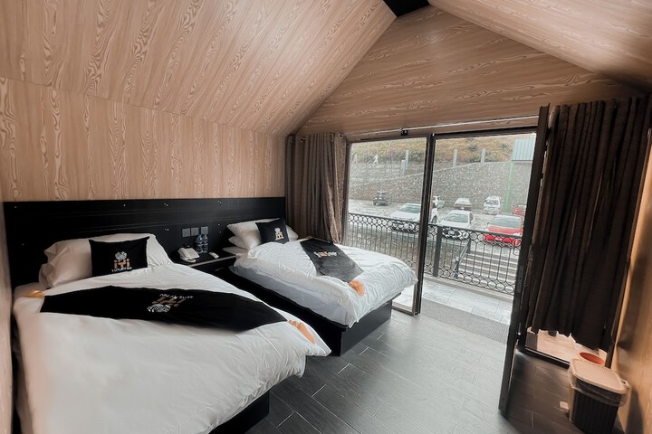 Room 8 of 35