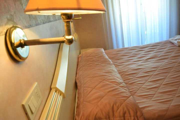Room 8 of 33