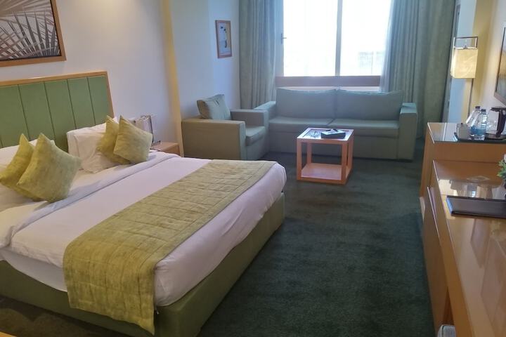 Room 6 of 39