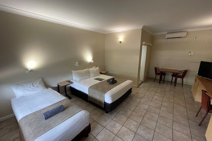 Room 2 of 43