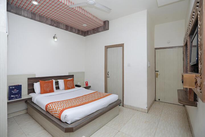 Room 5 of 8