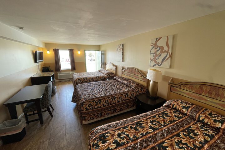 2 Queen Beds (3 of 22)