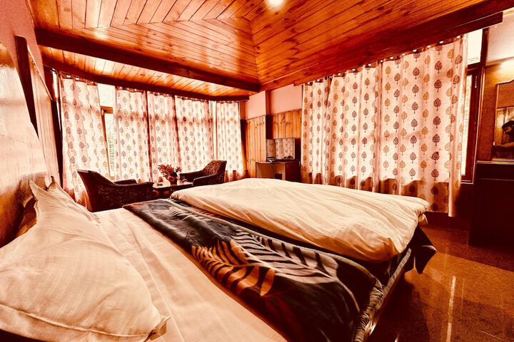 Room 12 of 18