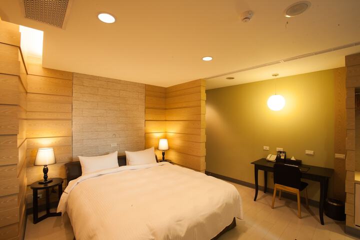 Room 11 of 48