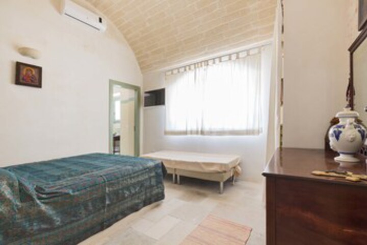 Room 28 of 46