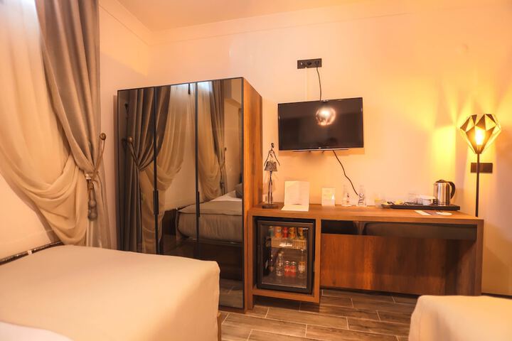 Room 28 of 91