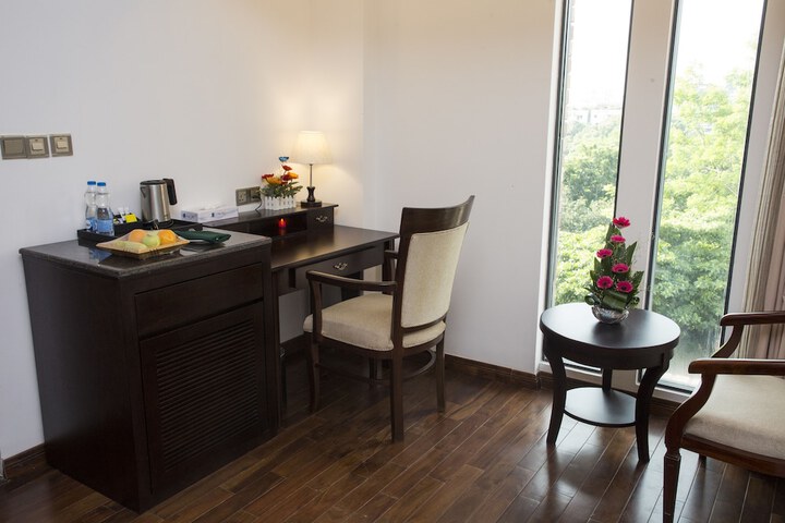 Room 5 of 37