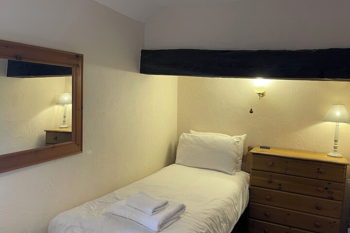 Room 16 of 68