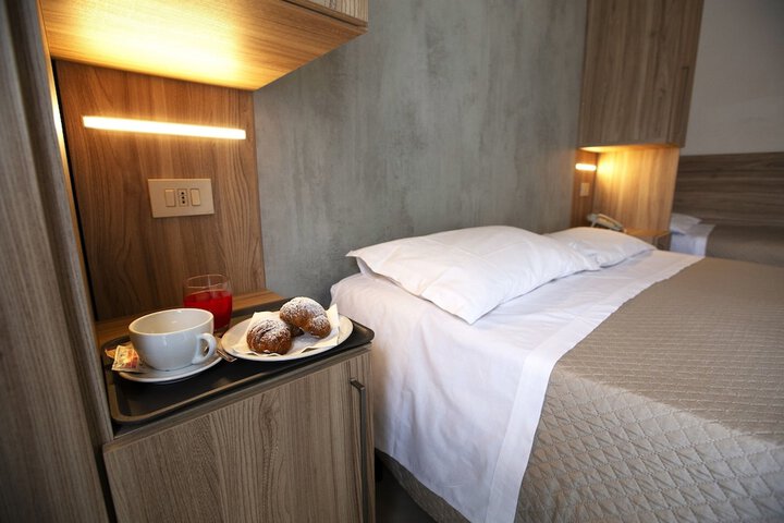 Room 7 of 28