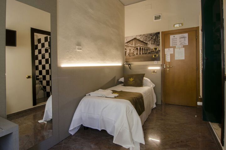 Room 4 of 13