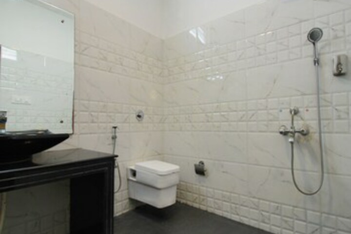 Room 2 of 34