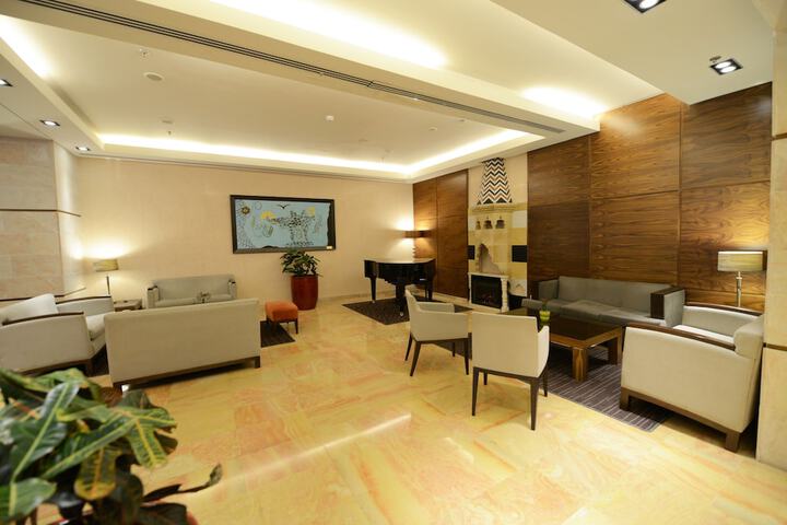 Entrance & Lobby