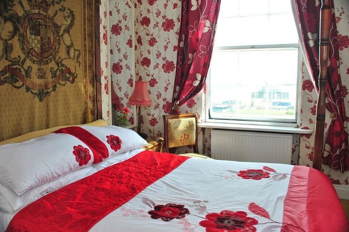 Room 10 of 25