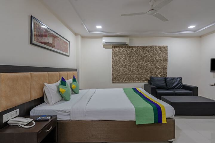 Room 16 of 37