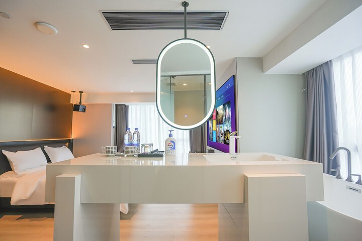 Room 46 of 61