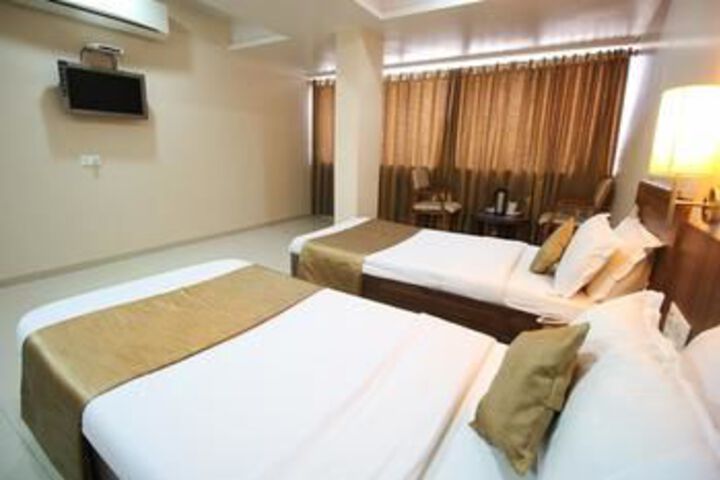 Room 13 of 28