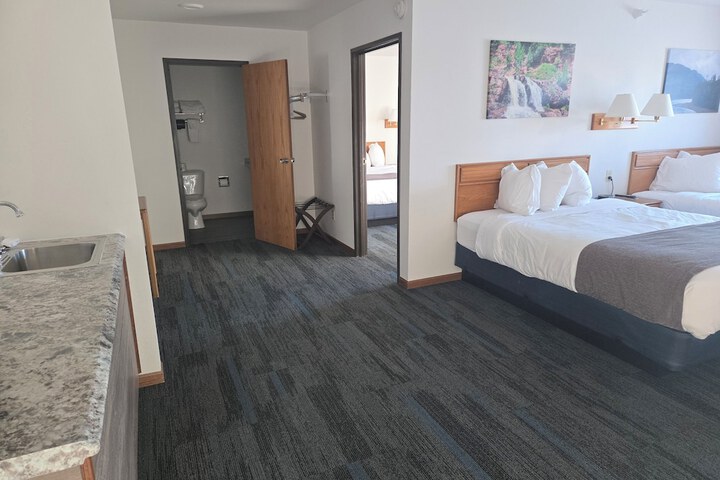 Room 7 of 18