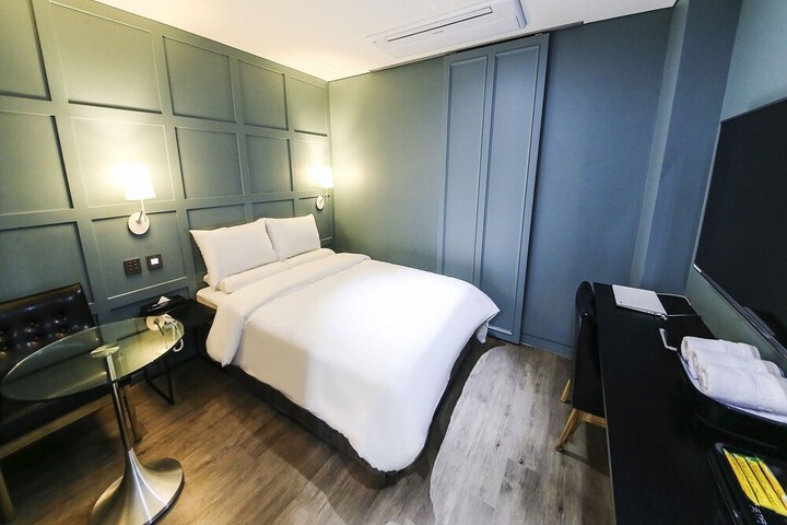 Room 14 of 35