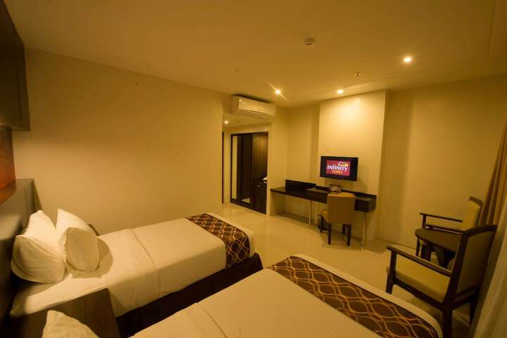 Room 9 of 38