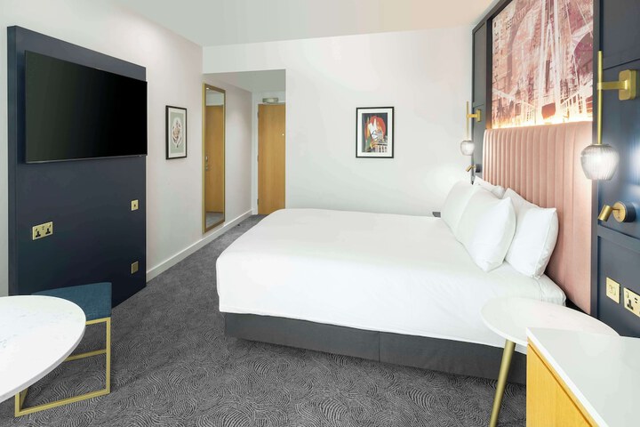 Room 4 of 92